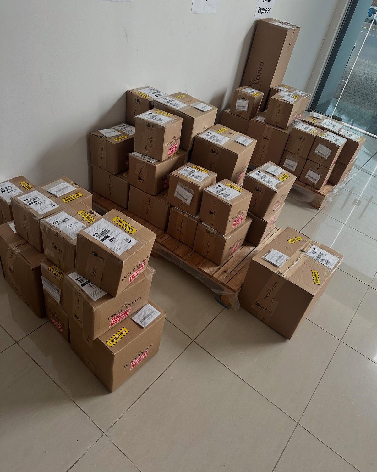 Apple iPhone 15, Unlocked, Grade A+ Pre-owned/Used, LL/A & European Specs - Image 9